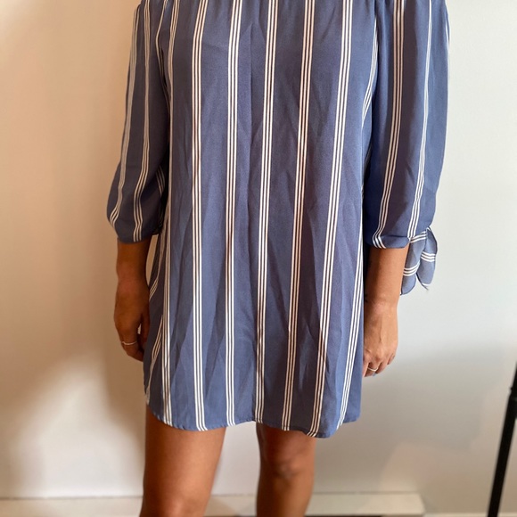 Off the shoulders dress - Picture 3 of 3